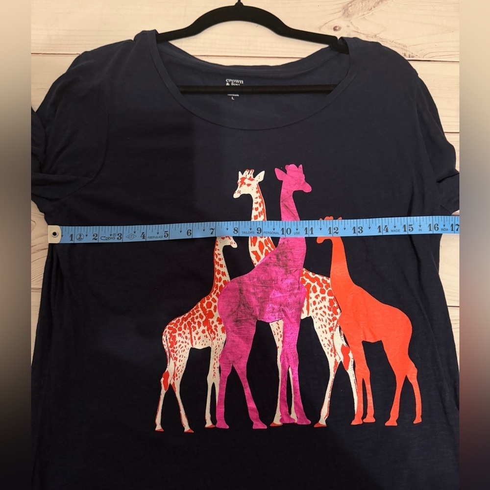 Crown and Ivy Women's Navy Long Sleeve Top with Giraffes Size large, Casual Tee - Picture 4 of 4